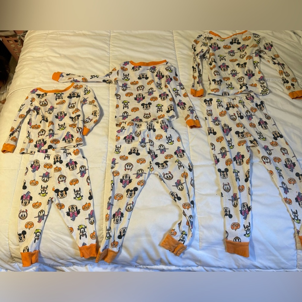 Kids' halloween Disney Print Pajama Set